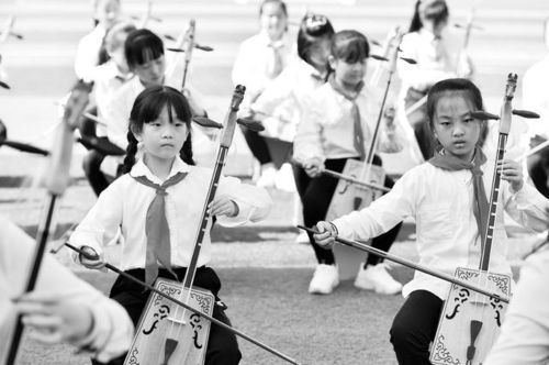 太原市杏花嶺區(qū)化工路小學(xué)組建少兒馬頭琴樂團(tuán)